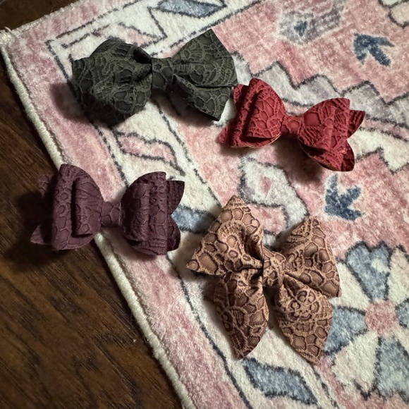 Bows - Picture 2 of 2